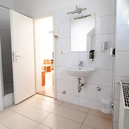 Diana Westend فندق